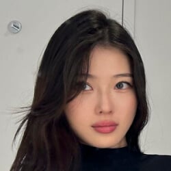 Becky Lee (TikTok Star) - Age, Bio, Family | Famous Birthdays