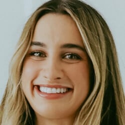 Mackenzie Lee - Age, Bio, Family | Famous Birthdays