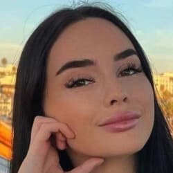 Trinity Jane - Age, Bio, Family | Famous Birthdays