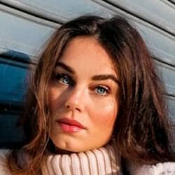 lilas_val - Age, Bio, Family | Famous Birthdays