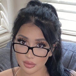 Liliana Hearts - Age, Bio, Family | Famous Birthdays