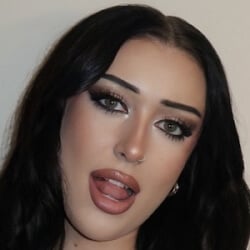 Lindsey Nicole - Age, Bio, Family | Famous Birthdays