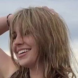lo.grace - Age, Bio, Family | Famous Birthdays