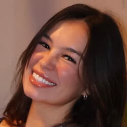 Joelle Logan - Age, Bio, Family | Famous Birthdays
