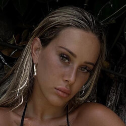 Logan Valerie - Age, Bio, Family | Famous Birthdays