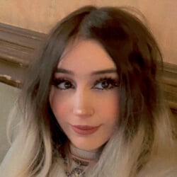 evawxsh - Bio, Family | Famous Birthdays