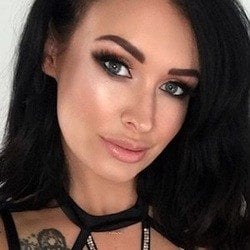 Laura Lux - Age, Bio, Family | Famous Birthdays