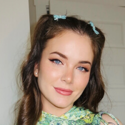 Emily Lynne - Age, Bio, Family | Famous Birthdays