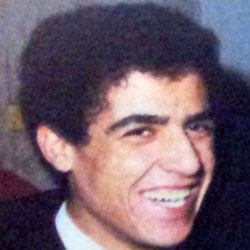 Singers born in Algeria