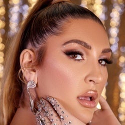 Jeane Marie - Age, Bio, Family | Famous Birthdays