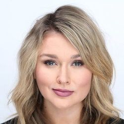 Hunter McGrady - Age, Bio, Family | Famous Birthdays
