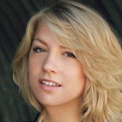 Courtney Tillia - Age, Bio, Family | Famous Birthdays
