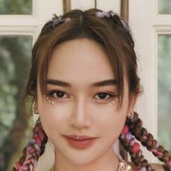 Ms Kuan - Age, Bio, Family | Famous Birthdays