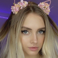 Novaruu - Age, Bio, Family | Famous Birthdays