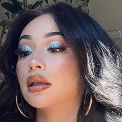 Maili Holt - Age, Bio, Family | Famous Birthdays