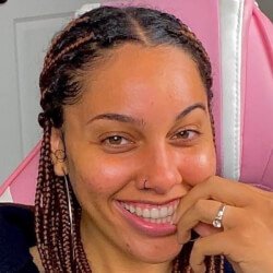 Ashley Perkins (YouTube Star) - Age, Bio, Family | Famous Birthdays