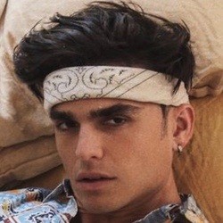 Troy Pes - Age, Bio, Family | Famous Birthdays