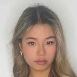 phoeyuibe - Bio, Family | Famous Birthdays
