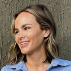 Amanda Rakoczy - Age, Bio, Family | Famous Birthdays