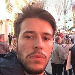 Comedians born in Portugal