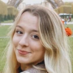 Sara Randall - Age, Bio, Family | Famous Birthdays