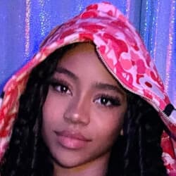 Sydney Raynell - Age, Bio, Family | Famous Birthdays
