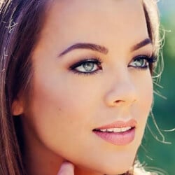 Sportscasters born in Canada