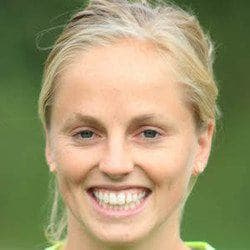 Elli Reed - Age, Bio, Family | Famous Birthdays