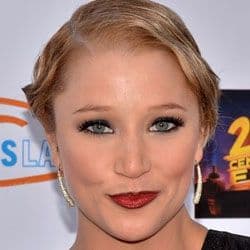 Kristen Renton - Age, Bio, Family | Famous Birthdays