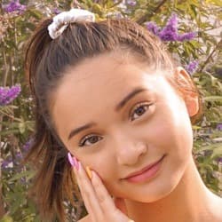 Alexis Rice - Age, Bio, Family | Famous Birthdays