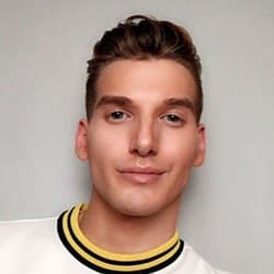 Zac Riley - Age, Bio, Family | Famous Birthdays