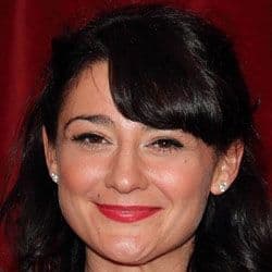 Natalie Robb - Age, Bio, Family | Famous Birthdays