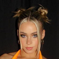 Alexa Blair Robertson - Age, Bio, Family | Famous Birthdays