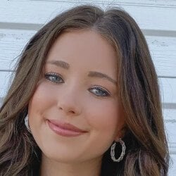 Chloe Love Rosenbaum - Age, Bio, Family | Famous Birthdays