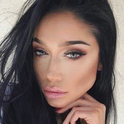 Ashley Rossi - Age, Bio, Family | Famous Birthdays