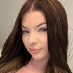 rrosajasminn - Age, Bio, Family | Famous Birthdays