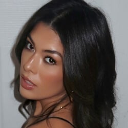 Chloe Sasha - Age, Bio, Family | Famous Birthdays