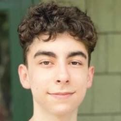 Jonathan Sinyavsky - Age, Bio, Family | Famous Birthdays