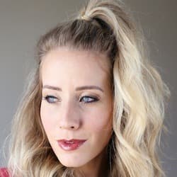 Abby Smith - Age, Bio, Family | Famous Birthdays