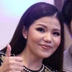 Singers born in Cambodia