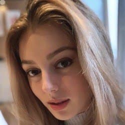 Hollie Steel - Age, Bio, Family | Famous Birthdays