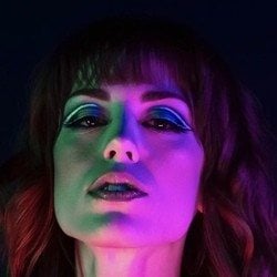 Molly Stewart - Age, Bio, Family | Famous Birthdays