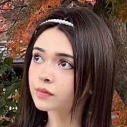 Strawbemi - Age, Bio, Family | Famous Birthdays