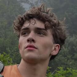 Charlie Stringer - Age, Bio, Family | Famous Birthdays
