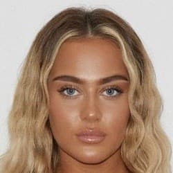 Amelia Stuart - Age, Bio, Family | Famous Birthdays