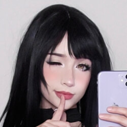 Skye Summers - Age, Bio, Family | Famous Birthdays