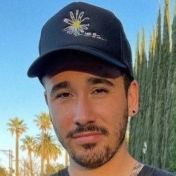 Vyvan Le - Age, Bio, Family | Famous Birthdays