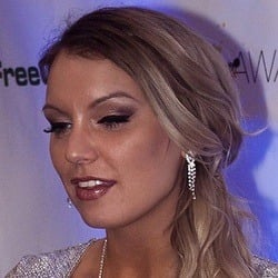 Kenzie Taylor - Age, Bio, Family | Famous Birthdays