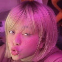 Zendee Rose Tenerefe - Age, Bio, Family | Famous Birthdays