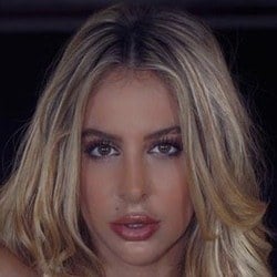 Bri Summers - Bio, Family | Famous Birthdays